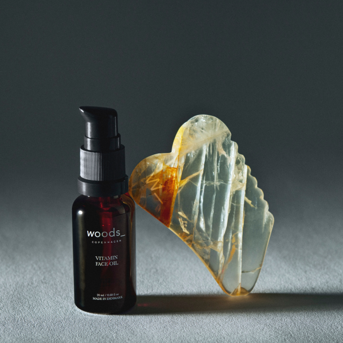 Zestaw olejek i kamień do masażu Gua Sha Woods Copenhagen.png