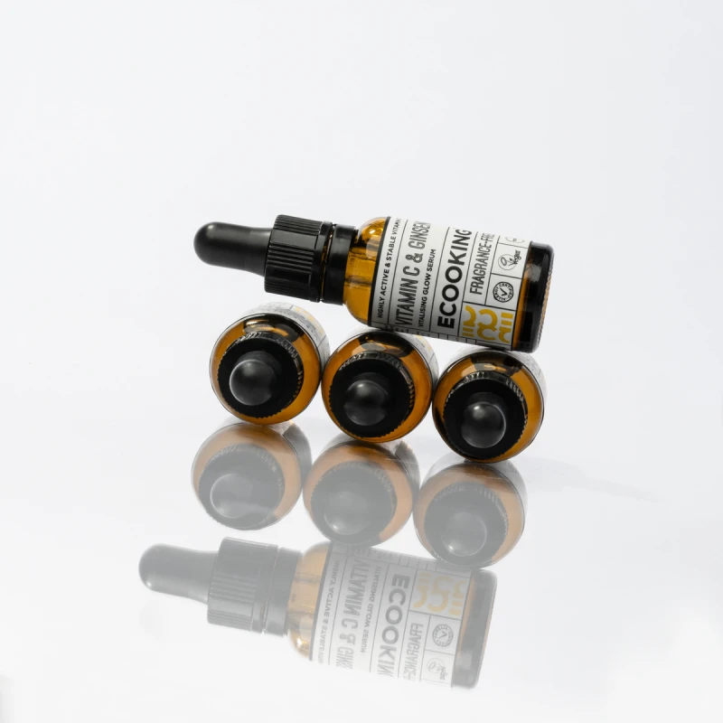 Rozświetlające, antyoksydacyjne serum z witaminą C i żeń-szeniem Ecooking