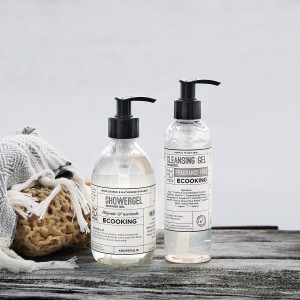 mood_packshot_0052_Cleansing_gel_shower_gel_UK